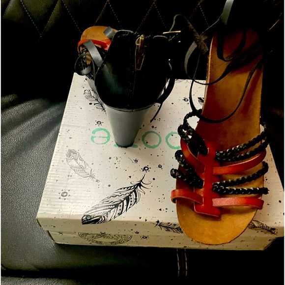 Coffee and black gladiator wedge sandal. - Picture 2 of 4